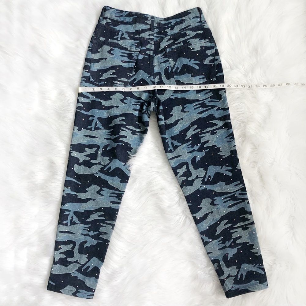 TOPSHOP Blue Camo Mom Jeans! Size 28. - Picture 8 of 10
